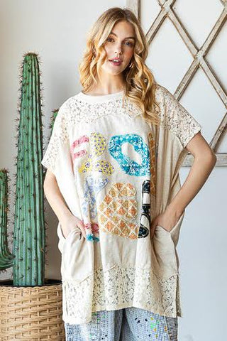 EMBROIDERED YOKE FLOWER APPLIQUE SS TOP