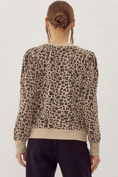 STYLISH AND PLAYFUL LEOPARD PULLOVER