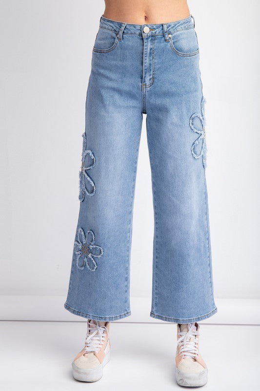 FLOWER PATCH WASHED LT DENIM WIDE LEG JEAN