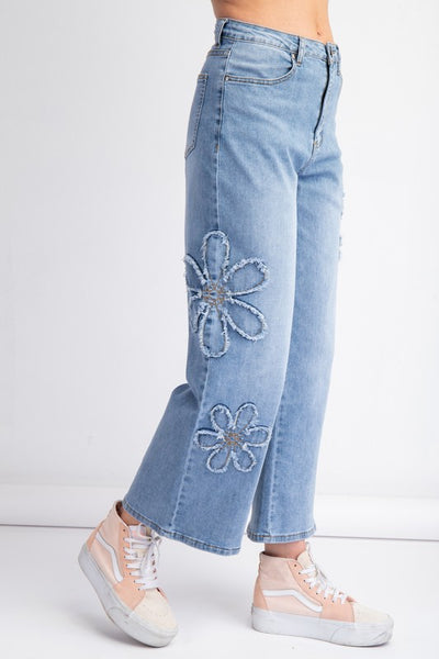 FLOWER PATCH WASHED LT DENIM WIDE LEG JEAN