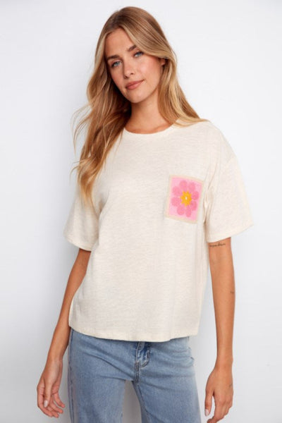 EVERYDAY ESSENTIAL ORGANIC COTTON T-SHIRT WITH CROCHET CHEST POCKET