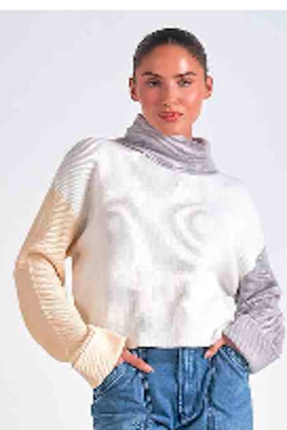 COZY MEETS MODERN COLORBLOCK TURTLENECK SWEATER