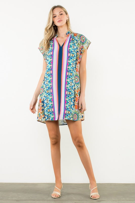 Short sleeve multicolor dress with V-neckline and abstract print.