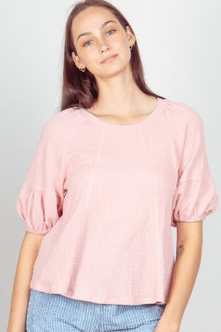SOLID TEXTURED CRINKLE KNIT HALF PUFF SLEEVE TOP