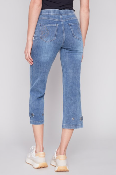 PULL ON CROPPED MED WASH DENIM W/BUTTON TAB DETAIL