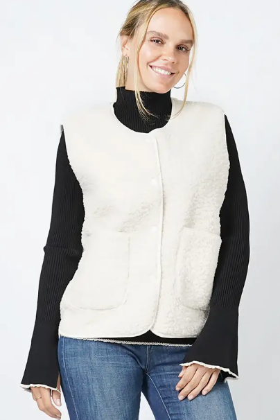 TEDDY FUR POCKETED KNIT VEST