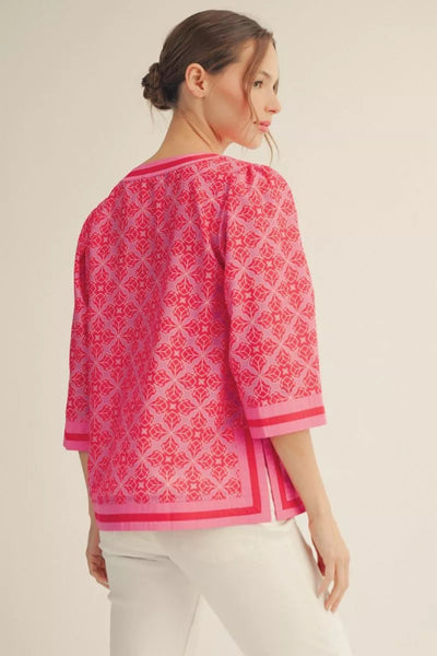 SOPHISTICATED CASUAL 3/4 SLEEVE MEDALLION PATTERN TOP WITH CONTRAST DETAIL