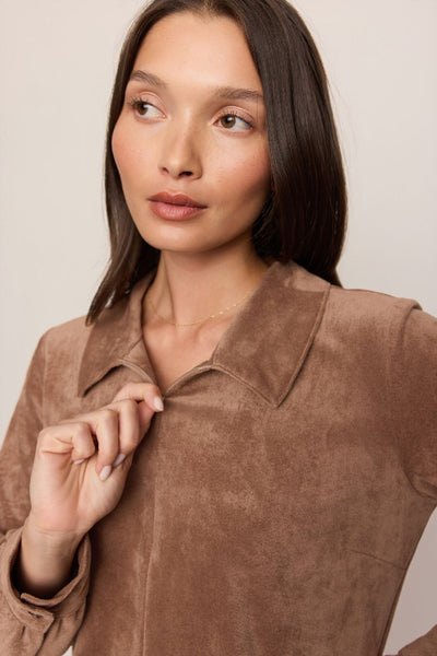 Close-up of the Z Supply Connie dress showing the pointed collar, open neckline, and Walnut brown faux suede texture. Z Supply Connie mini dress, Z Supply Walnut dress, ZD264749 dress, brown faux suede mini dress, long sleeve suede-look dress, collared mini dress, women’s fall mini dress, stretch faux suede dress, Walnut brown mini dress, mini dress with boots.