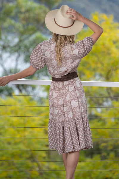 CHARMING AND FLOWY CARNATION BUTTON DRESS