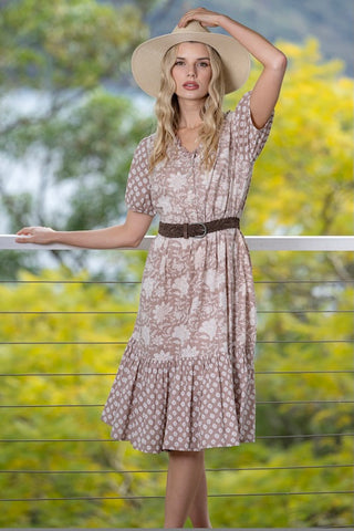 CHARMING AND FLOWY CARNATION BUTTON DRESS