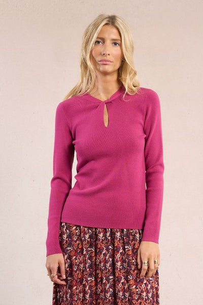 EFFORTLESS AND STYLISH SWEATER WITH KEYHOLE NECKLINE